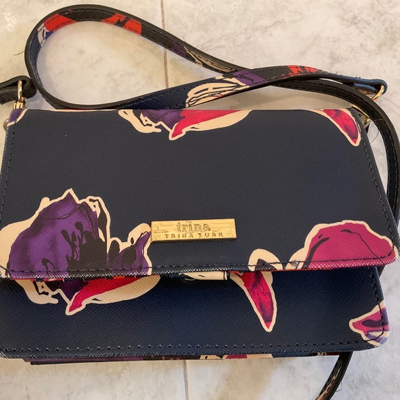 Trina Turk Floral Crossbody Wallet Navy *NEW* - Picture 1 of 7